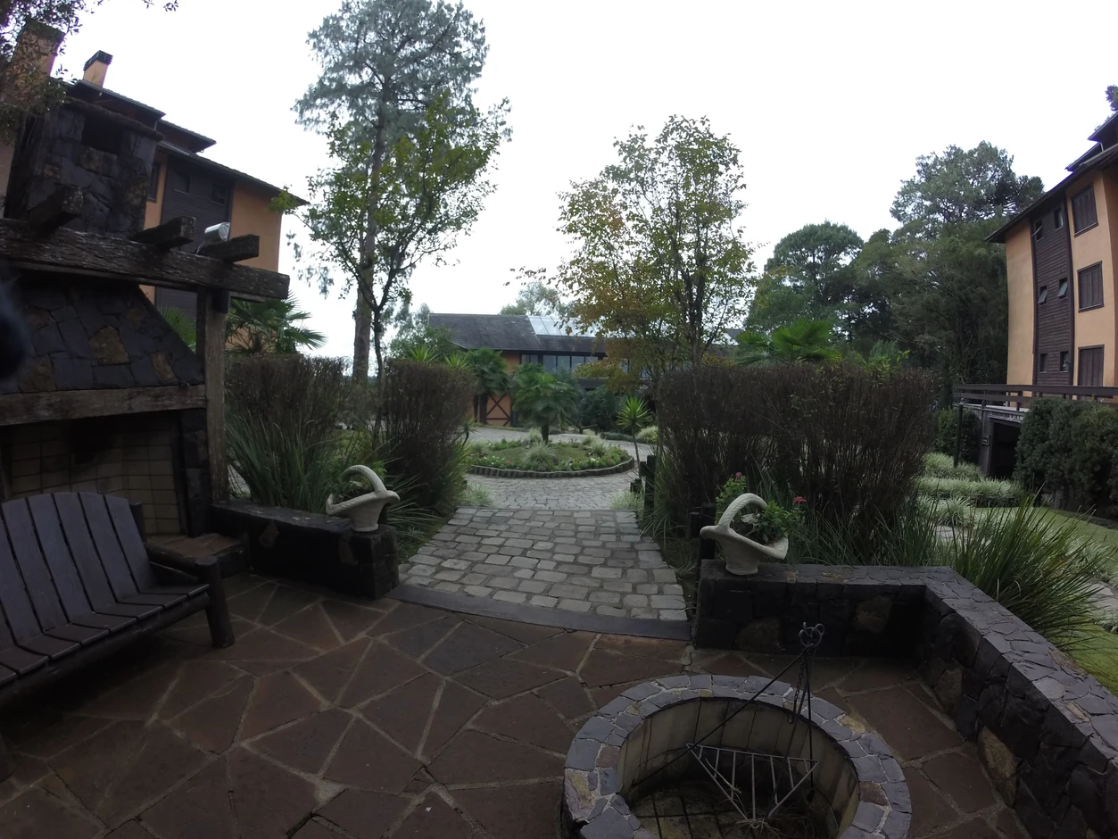 Recantos e jardins ao redor do Lago Negro